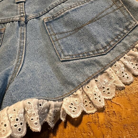 Vintage stunning Cotton Express Jean shorts size 3-4 cute ruffled shorts lace - Picture 5 of 12